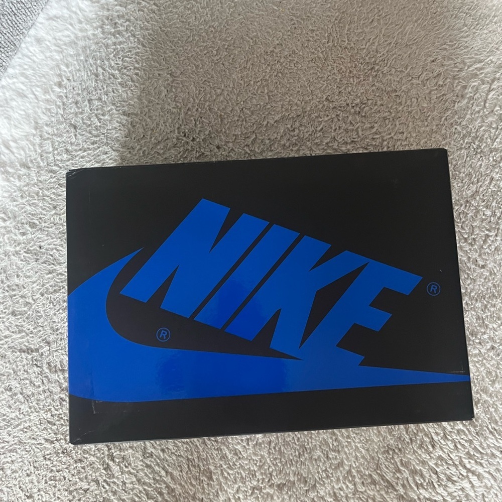 JORDAN 1 RETRO HIGH OG 'ROYAL REIMAGINED' Men’s Size 8 - Picture 4 of 9